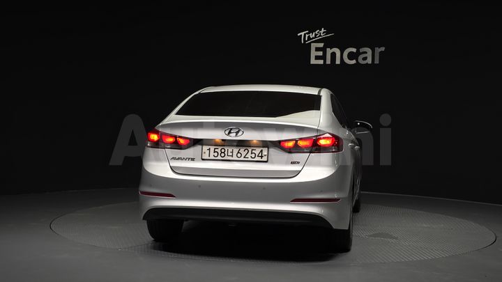 Hyundai Avante 2017 — 4