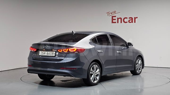 Hyundai Avante 2017 — 2