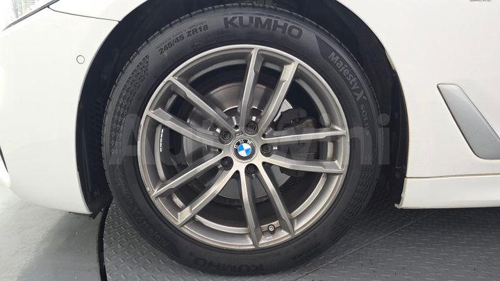 BMW 5 Series 2018 — 5