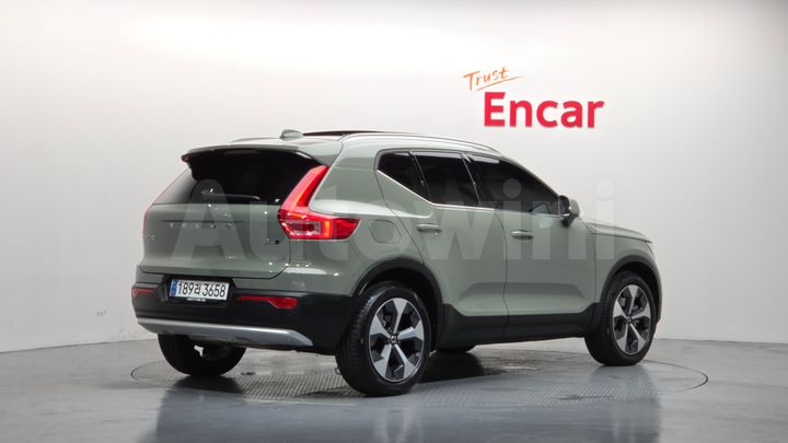 Volvo XC40 2023 — 2
