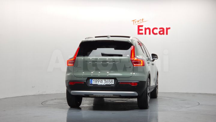 Volvo XC40 2023 — 4