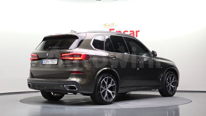 BMW X5 2023 — 2