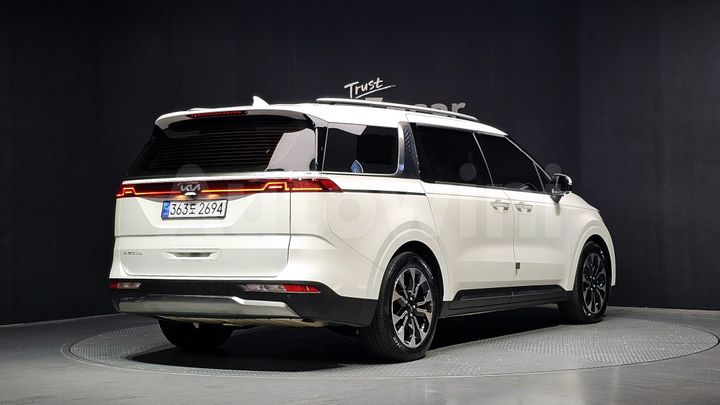 Kia Carnival 2023 — 2