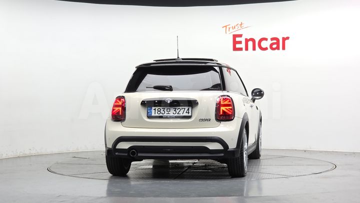 Mini Cooper 2022 — 4