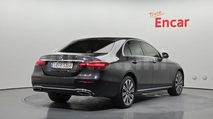 Mercedes-Benz E Class 2023 — 2