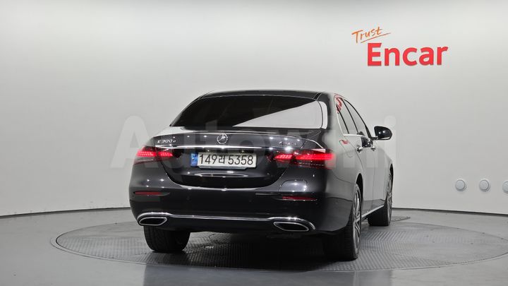 Mercedes-Benz E Class 2023 — 4
