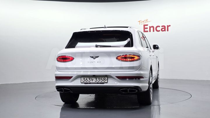 Bentley Bentayga 2022 — 4