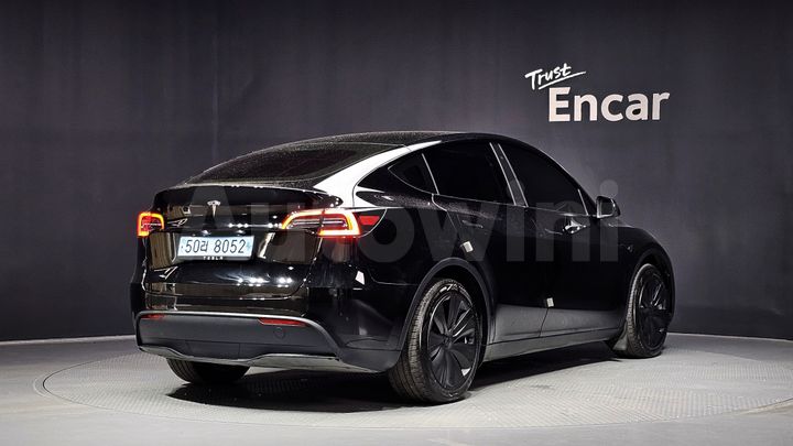 Tesla Model Y 2024 — 3