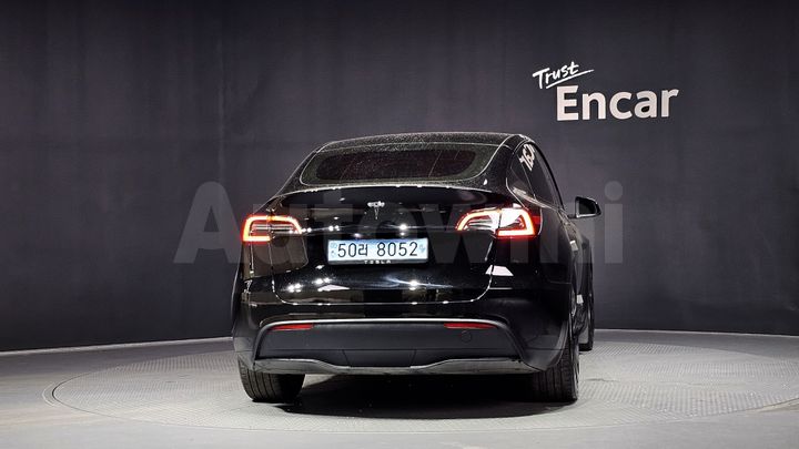 Tesla Model Y 2024 — 5