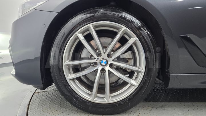 BMW 5 Series 2017 — 5