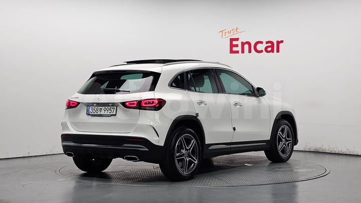 Mercedes-Benz GLA Class 2023 — 2