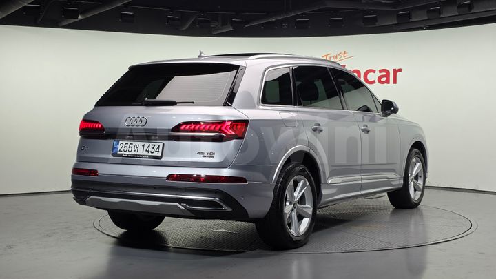 Audi Q7 2022 — 2