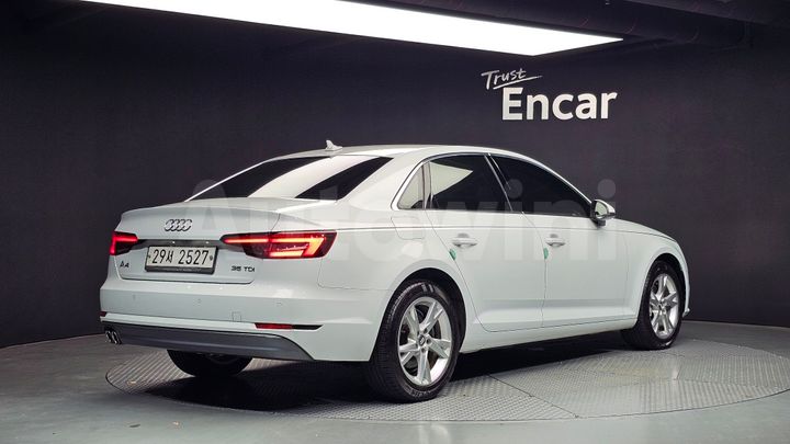 Audi A4 2018 — 2
