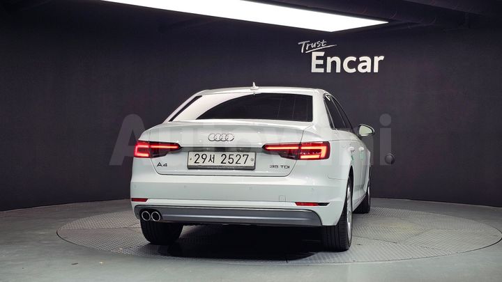 Audi A4 2018 — 4