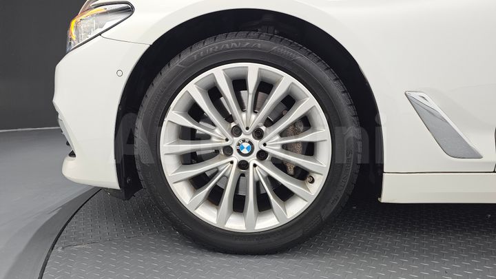 BMW 5 Series 2018 — 5