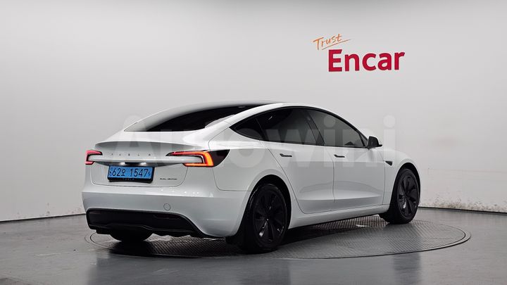Tesla Model 3 2024 — 2