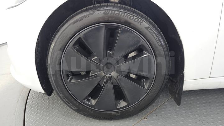 Tesla Model 3 2024 — 5