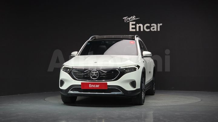 Mercedes Benz EQB 2023 — 3