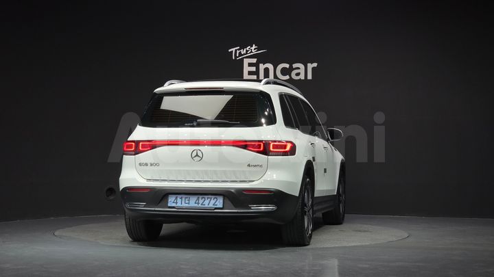 Mercedes Benz EQB 2023 — 4