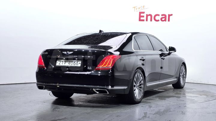 Genesis EQ900 2018 — 2