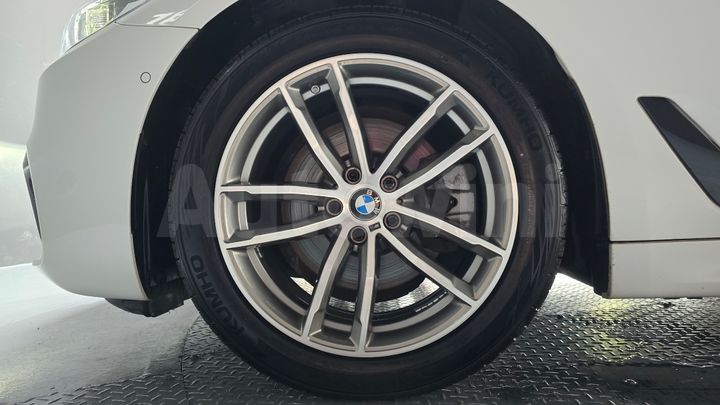 BMW 5 Series 2017 — 5