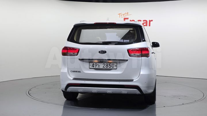 Kia Carnival 2015 — 4