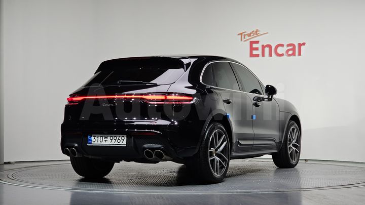 Porsche Macan 2023 — 2