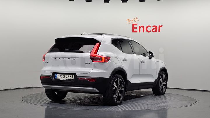 Volvo XC40 2021 — 2