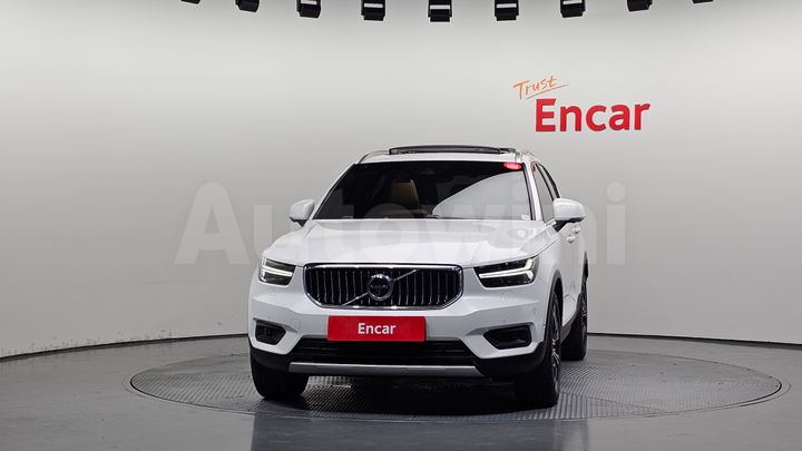 Volvo XC40 2021 — 3