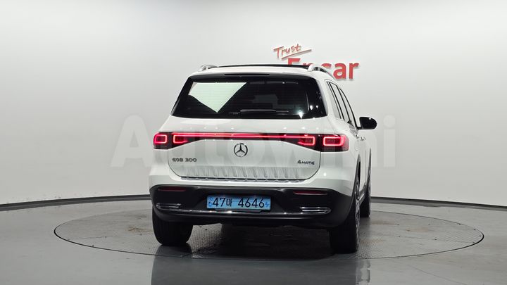 Mercedes-Benz EQB 2022 — 3