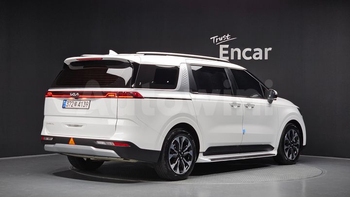 Kia Carnival 2023 — 2