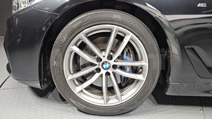 BMW 5 Series 2017 — 5