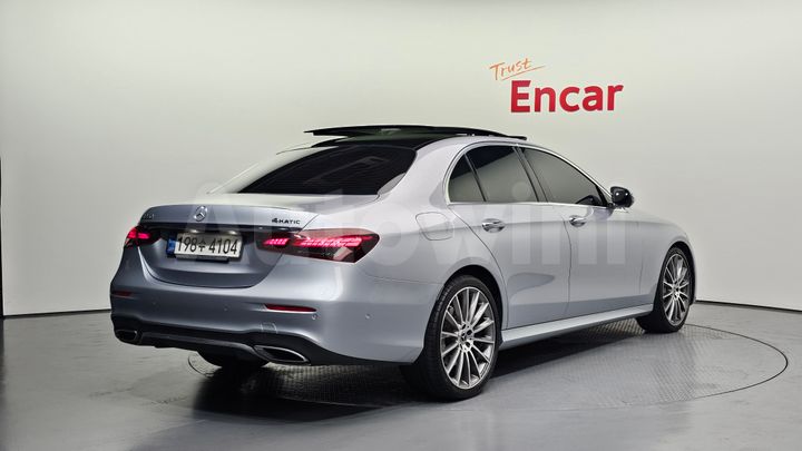 Mercedes-Benz E Class 2022 — 2