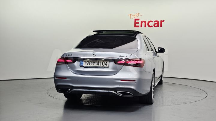 Mercedes-Benz E Class 2022 — 4