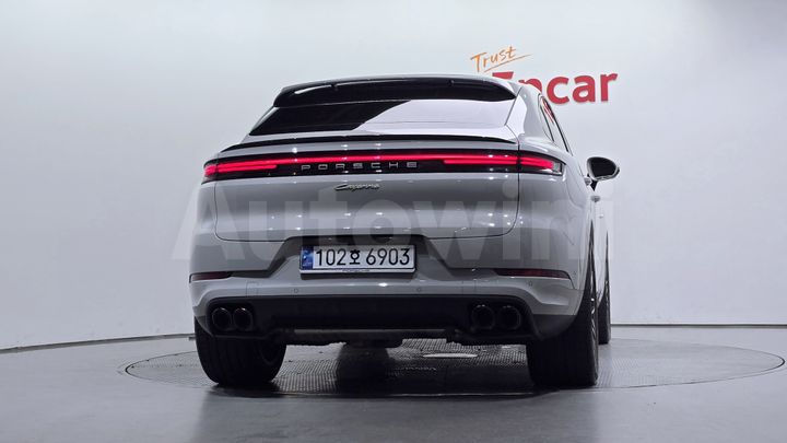Porsche Cayenne 2025 — 4