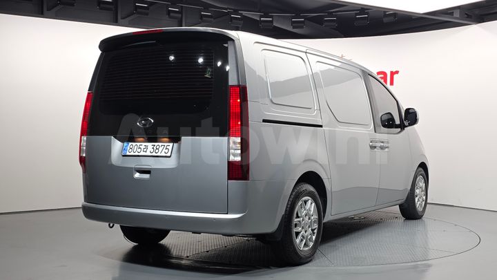 Hyundai Staria 2024 — 2
