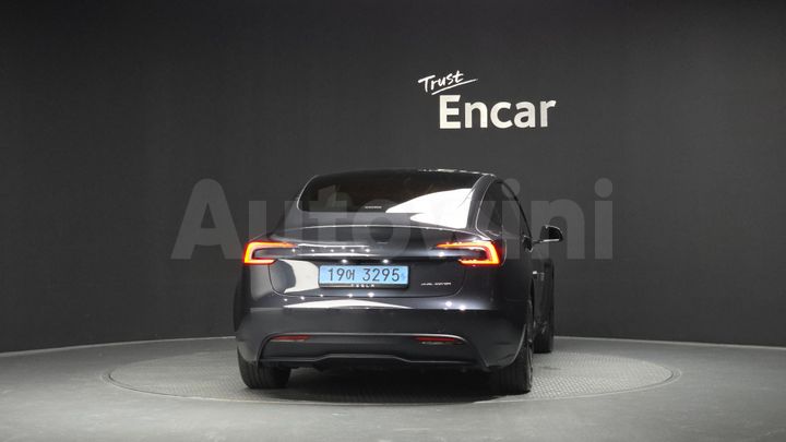 Tesla Model 3 2025 — 4