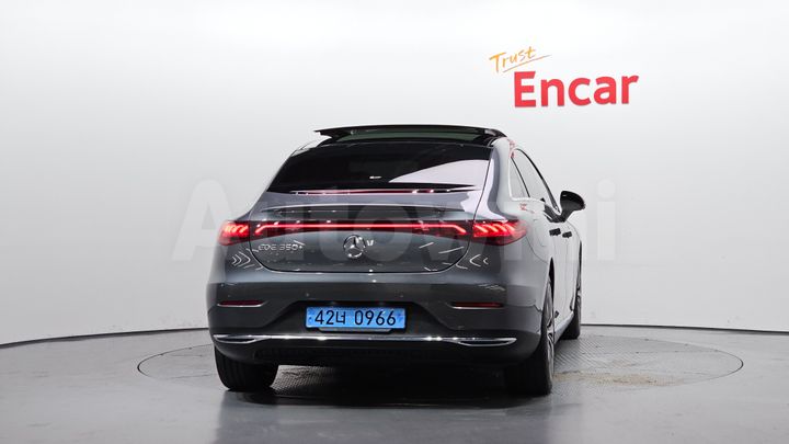 Mercedes Benz EQE 2022 — 4