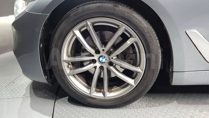 BMW 5 Series 2019 — 5