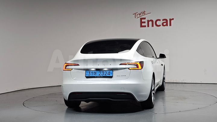 Tesla Model 3 2024 — 3