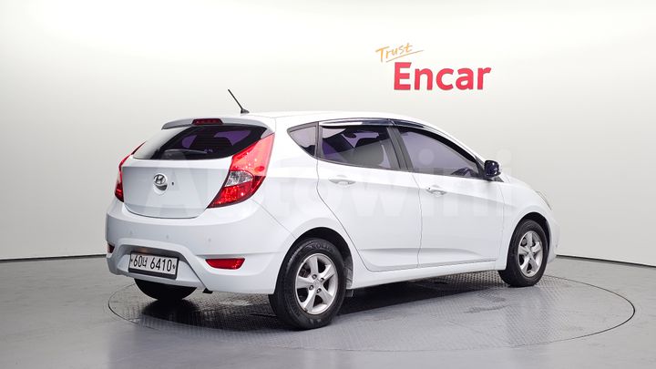 Hyundai Accent 2012 — 2