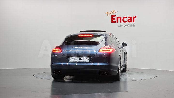 Porsche Panamera 2011 — 4