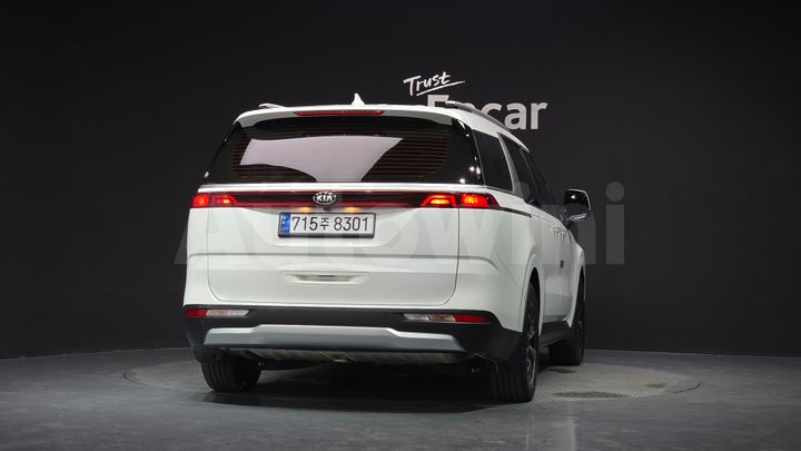 Kia Carnival 2021 — 4