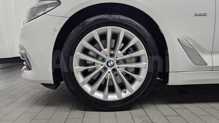 BMW 5 Series 2018 — 5