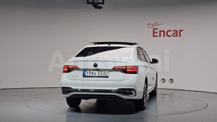 Volkswagen Jetta 2024 — 3