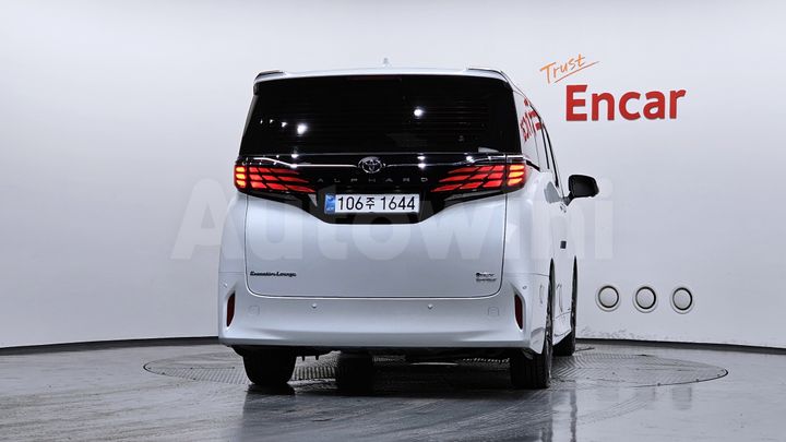 Toyota Alphard 2025 — 4