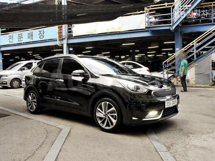 Kia Niro 2017 KNACB81CGHA016257 — 2