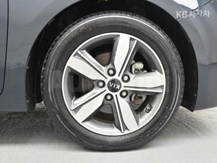 Kia K3 2018 KNAFK412BJA794642 — 5