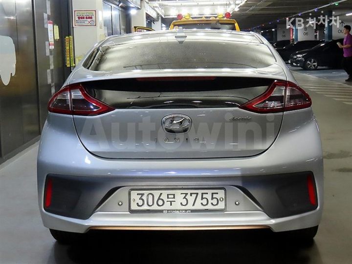 Hyundai Ioniq 2017 — 5
