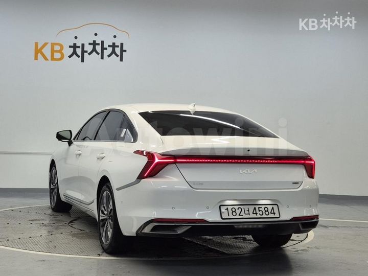 Kia K8 2023 KNAM6411BPA051809 — 2